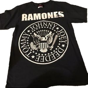 Tshirt Ramones Tommy Johnny Joey & DeeDee Punk Rock Music Black Men’s Sz Small‎